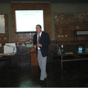 Eng. Aurélio Lara proferindo a palestra