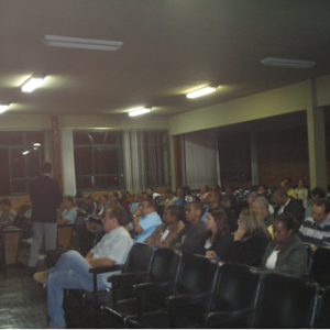 Auditório da EE Kennedy e graduandos